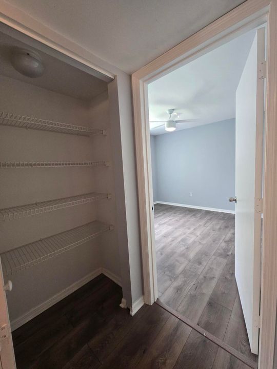 Activo con contrato: $2,600 (4 camas, 2 baños, 1401 Pies cuadrados)