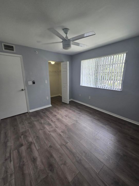 Activo con contrato: $2,600 (4 camas, 2 baños, 1401 Pies cuadrados)