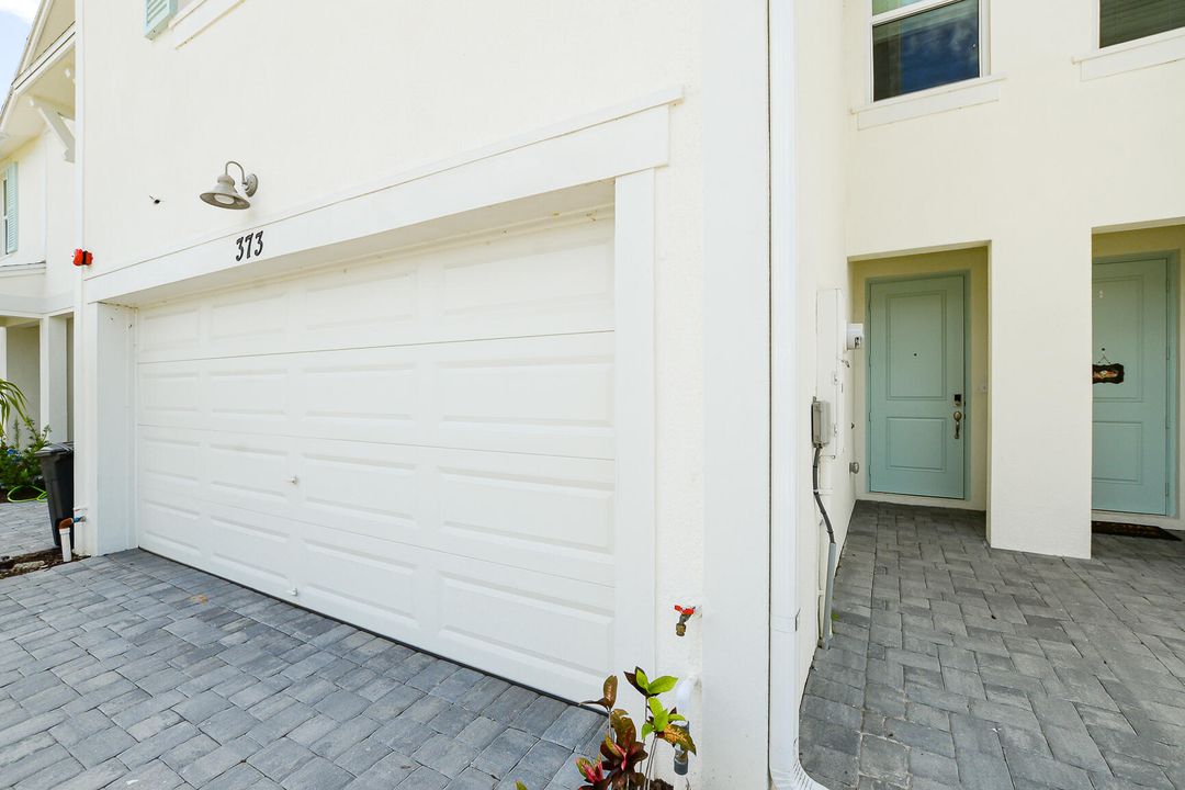 For Rent: $2,500 (3 beds, 2 baths, 1808 Square Feet)