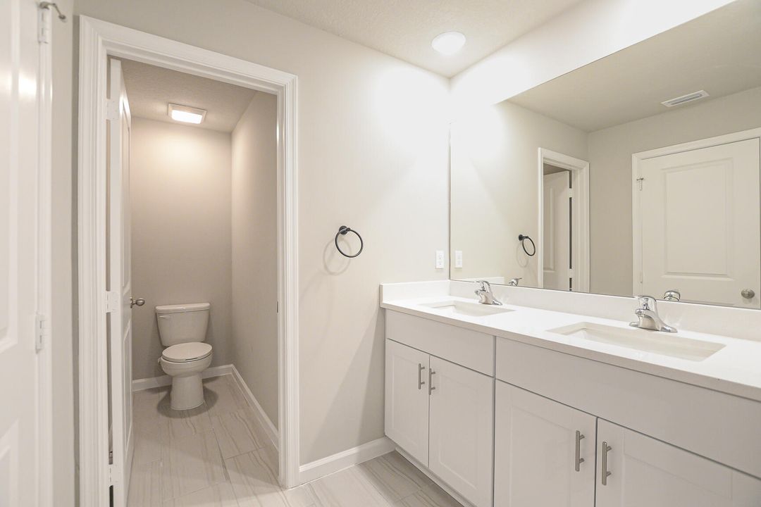 For Rent: $2,500 (3 beds, 2 baths, 1808 Square Feet)