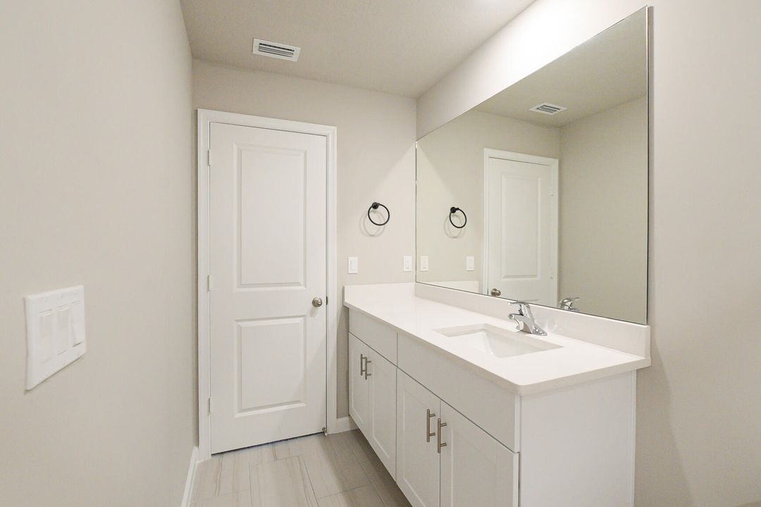 For Rent: $2,500 (3 beds, 2 baths, 1808 Square Feet)