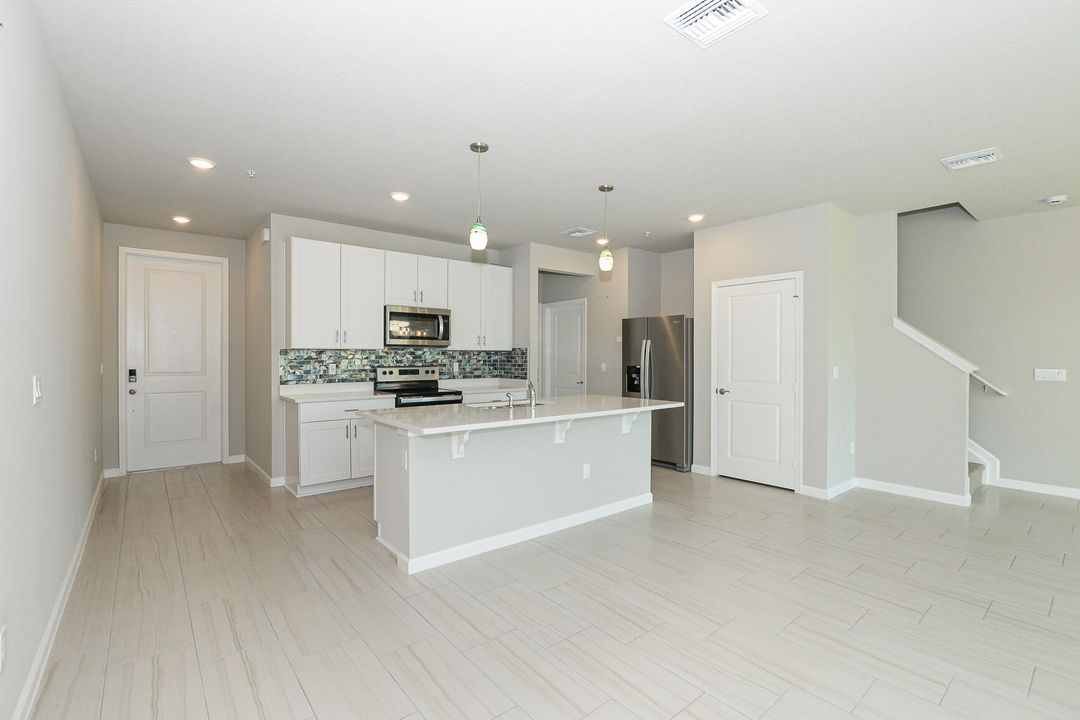 For Rent: $2,500 (3 beds, 2 baths, 1808 Square Feet)