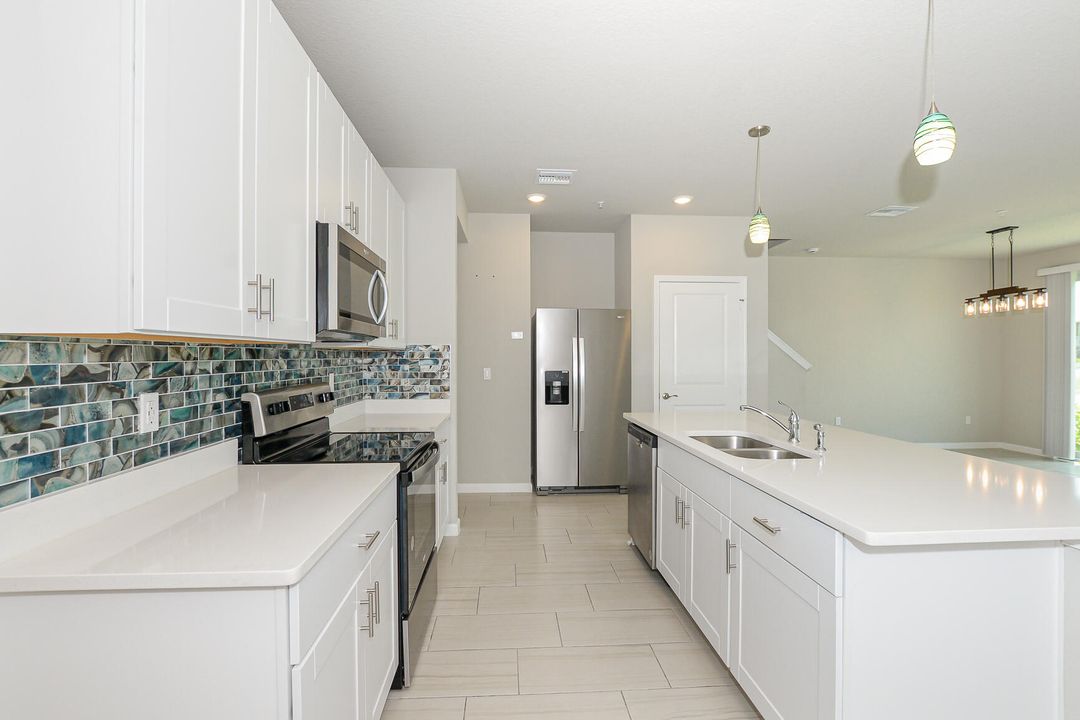 For Rent: $2,500 (3 beds, 2 baths, 1808 Square Feet)