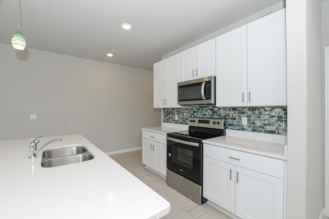 For Rent: $2,500 (3 beds, 2 baths, 1808 Square Feet)