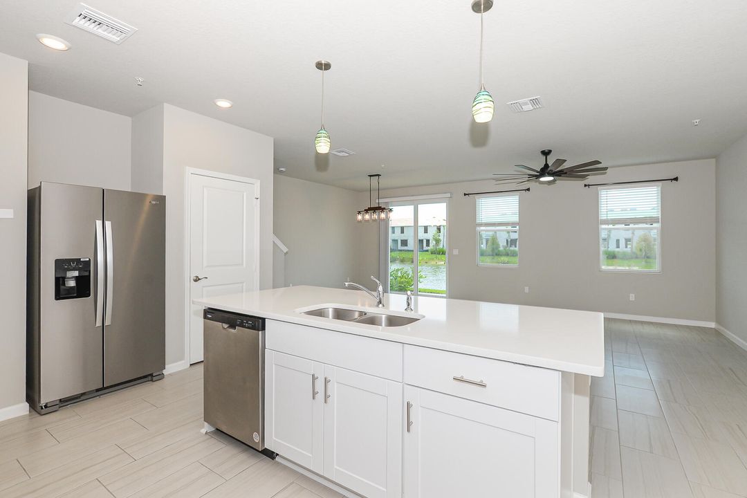 For Rent: $2,500 (3 beds, 2 baths, 1808 Square Feet)