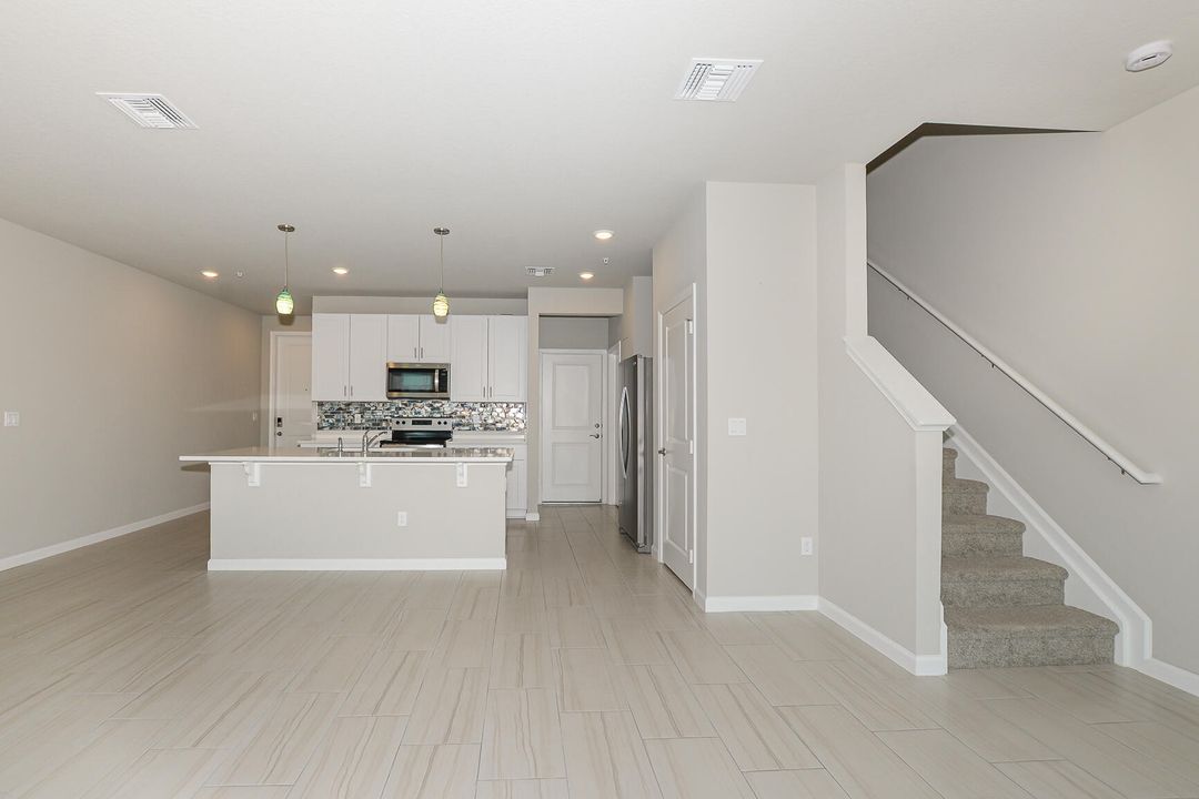 For Rent: $2,500 (3 beds, 2 baths, 1808 Square Feet)