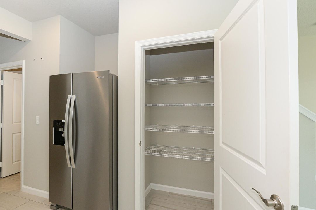 For Rent: $2,500 (3 beds, 2 baths, 1808 Square Feet)