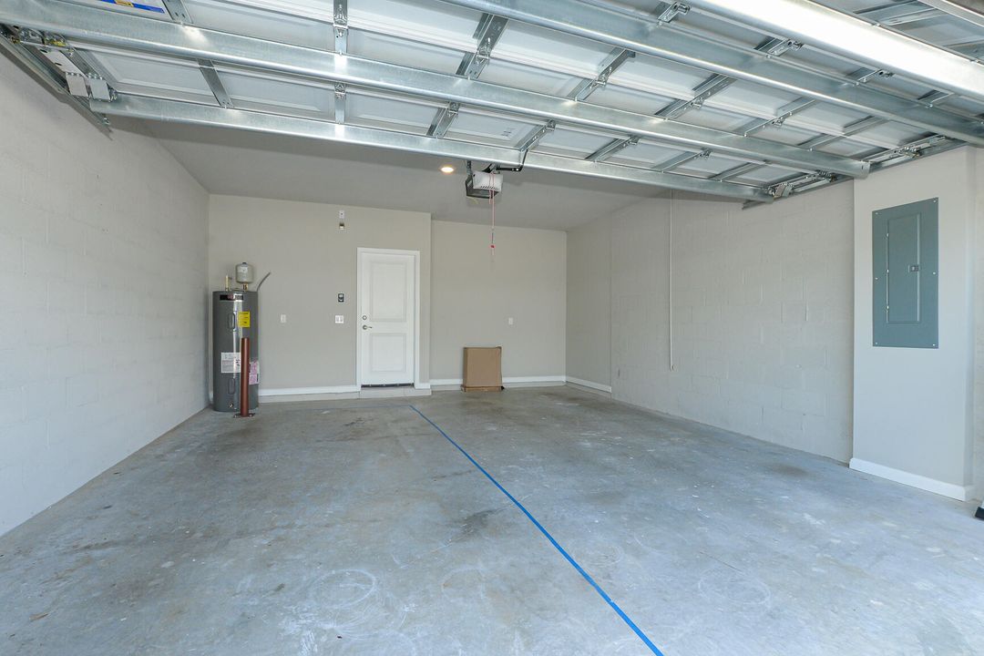 For Rent: $2,500 (3 beds, 2 baths, 1808 Square Feet)