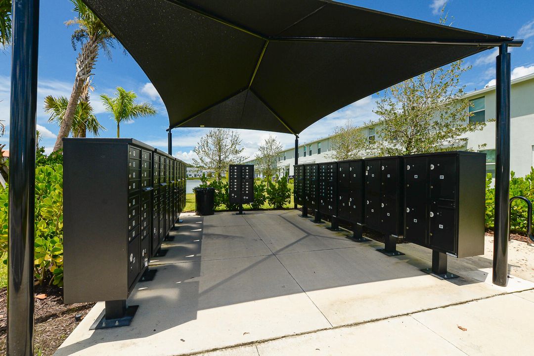 For Rent: $2,500 (3 beds, 2 baths, 1808 Square Feet)