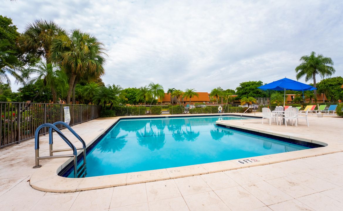 For Sale: $349,000 (2 beds, 2 baths, 1236 Square Feet)