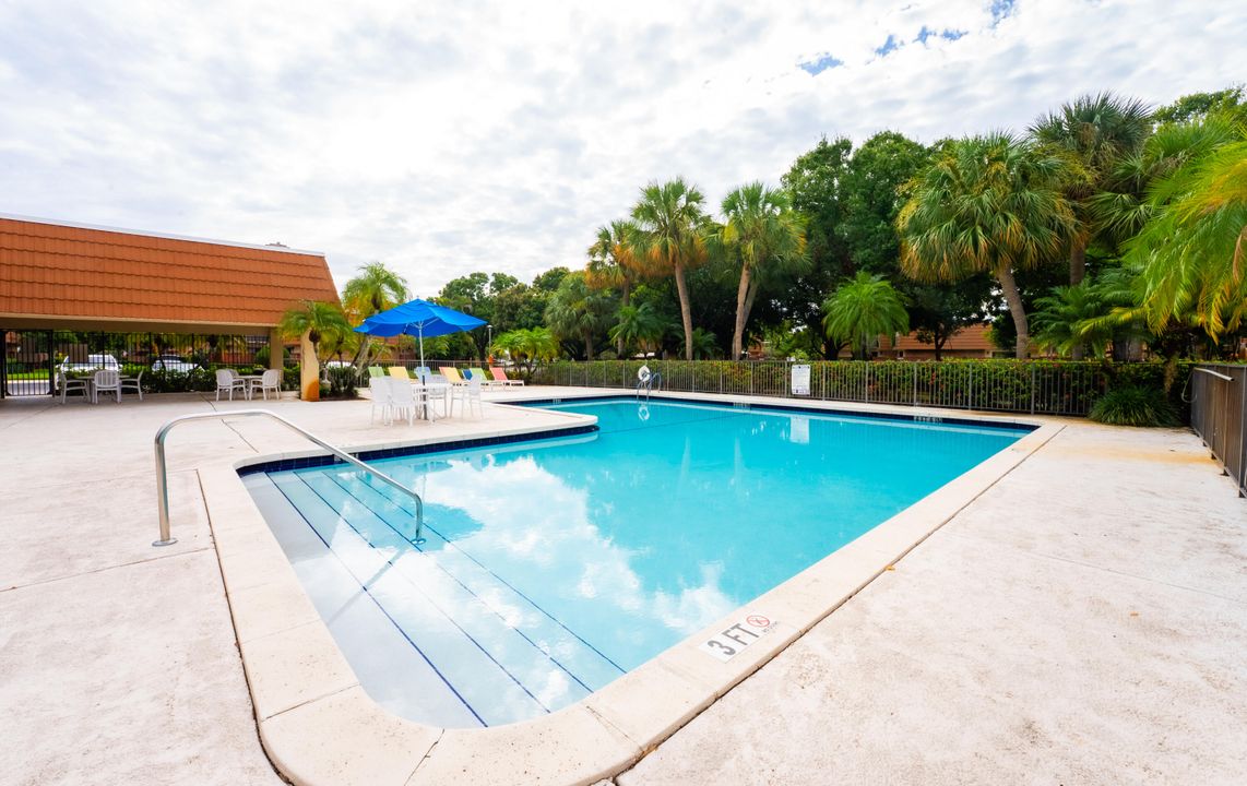 For Sale: $349,000 (2 beds, 2 baths, 1236 Square Feet)