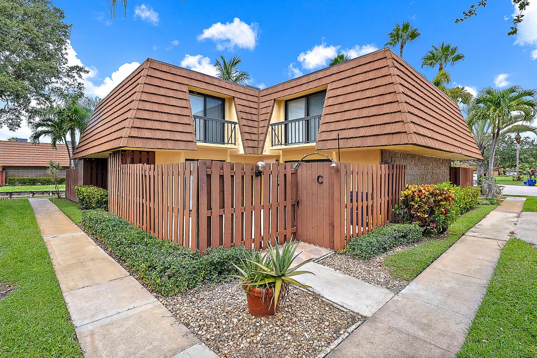 Activo con contrato: $2,750 (2 camas, 2 baños, 1470 Pies cuadrados)