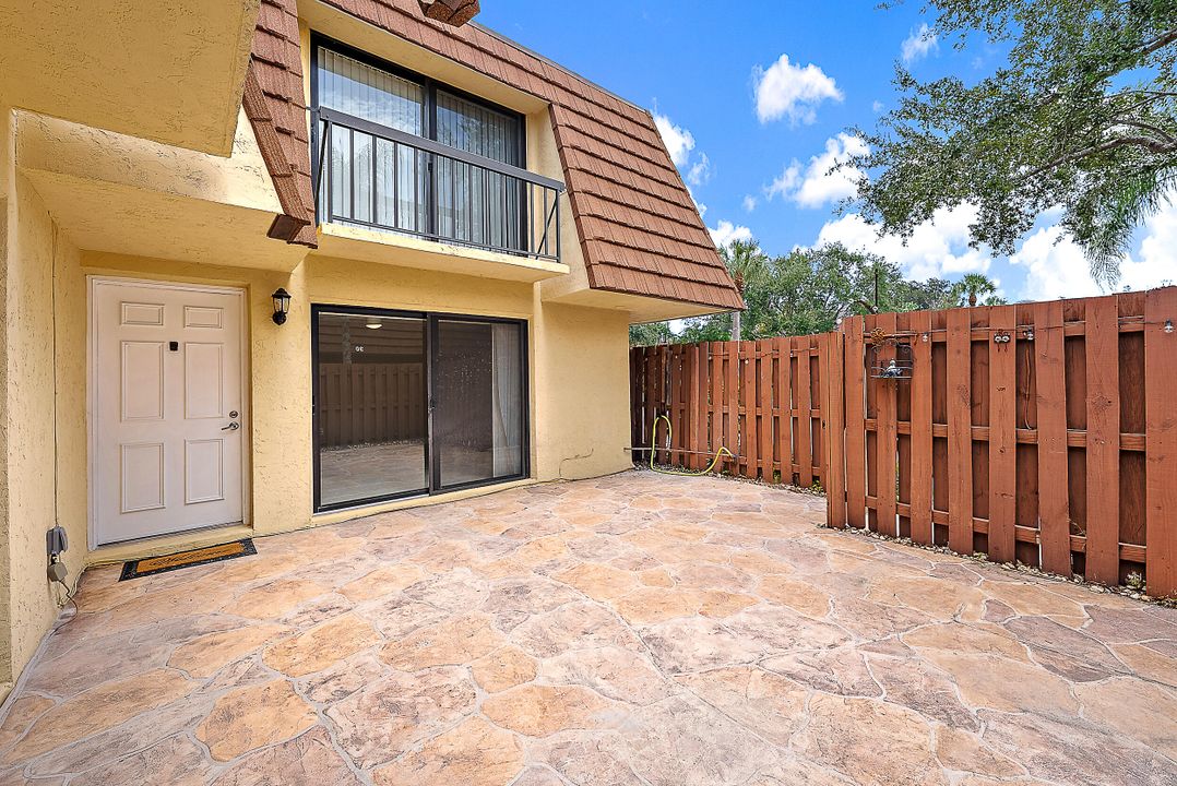 Activo con contrato: $2,750 (2 camas, 2 baños, 1470 Pies cuadrados)