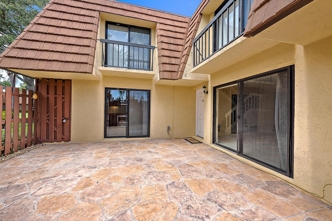 Activo con contrato: $2,750 (2 camas, 2 baños, 1470 Pies cuadrados)