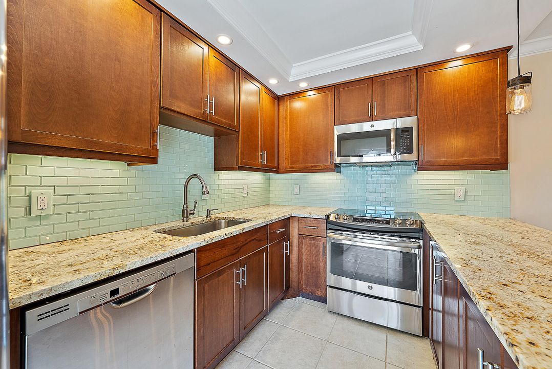 Activo con contrato: $2,750 (2 camas, 2 baños, 1470 Pies cuadrados)