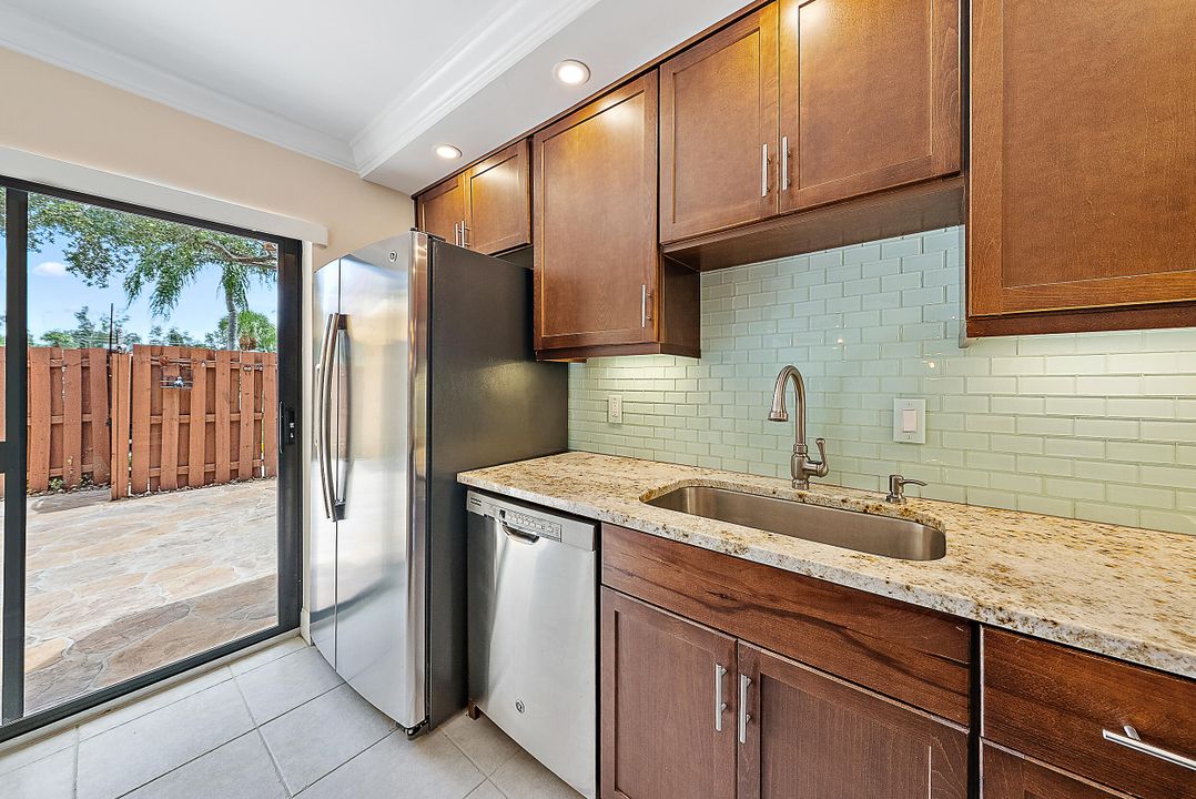 Activo con contrato: $2,750 (2 camas, 2 baños, 1470 Pies cuadrados)