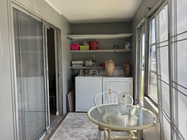 For Sale: $74,900 (1 beds, 1 baths, 828 Square Feet)