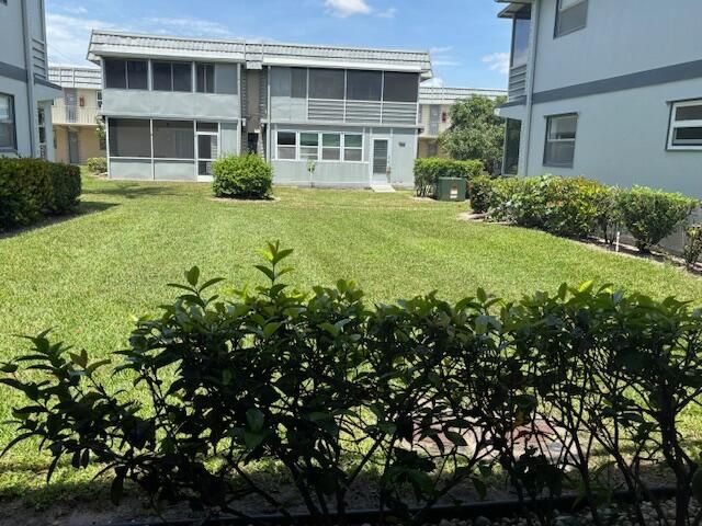 For Sale: $74,900 (1 beds, 1 baths, 828 Square Feet)