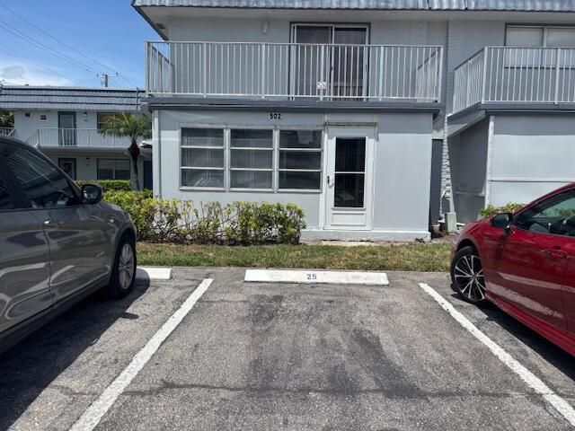 For Sale: $74,900 (1 beds, 1 baths, 828 Square Feet)