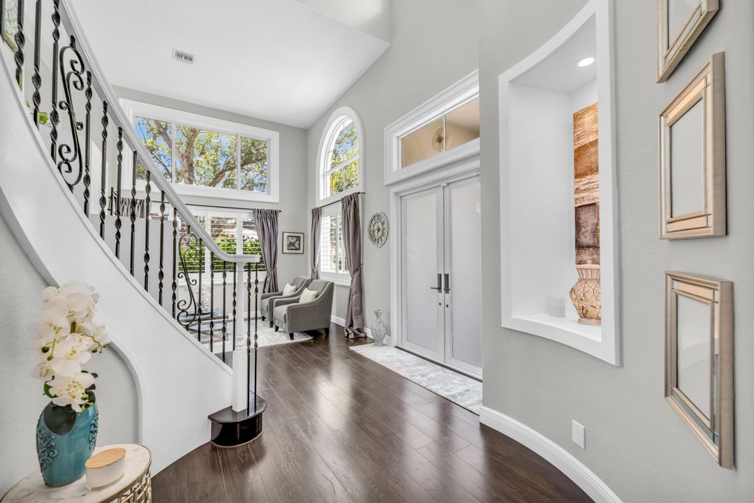 出租: $14,500 (5 贝兹, 3 浴室, 3375 平方英尺)