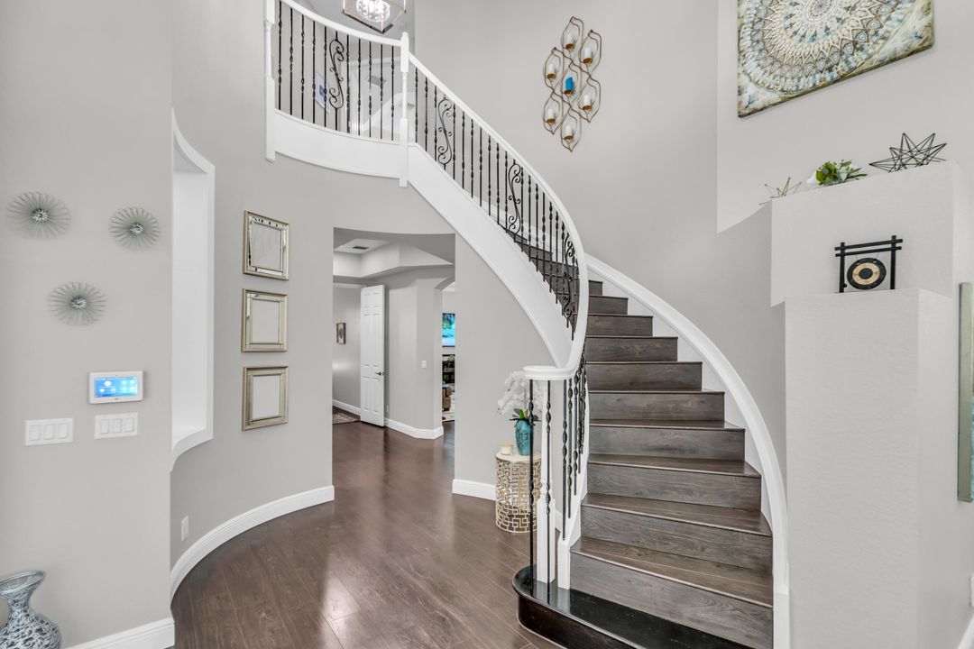 出租: $14,500 (5 贝兹, 3 浴室, 3375 平方英尺)