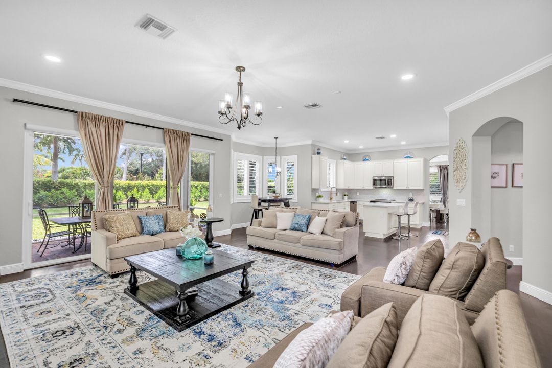 出租: $14,500 (5 贝兹, 3 浴室, 3375 平方英尺)