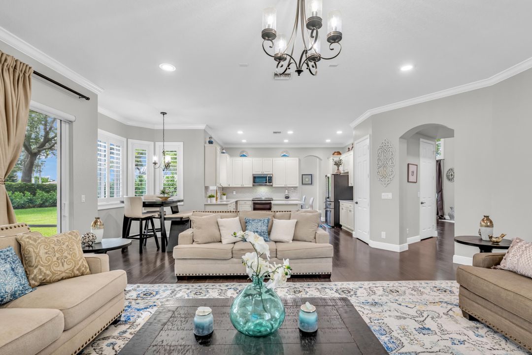 出租: $14,500 (5 贝兹, 3 浴室, 3375 平方英尺)