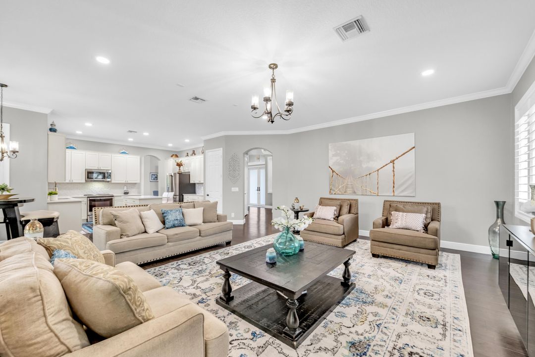 出租: $14,500 (5 贝兹, 3 浴室, 3375 平方英尺)