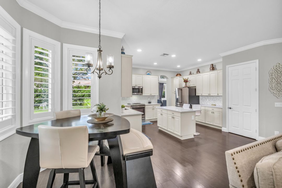 出租: $14,500 (5 贝兹, 3 浴室, 3375 平方英尺)