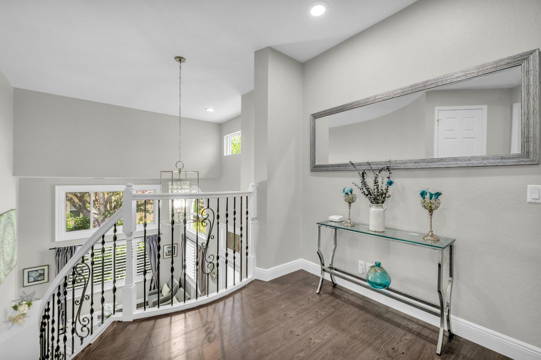 出租: $14,500 (5 贝兹, 3 浴室, 3375 平方英尺)