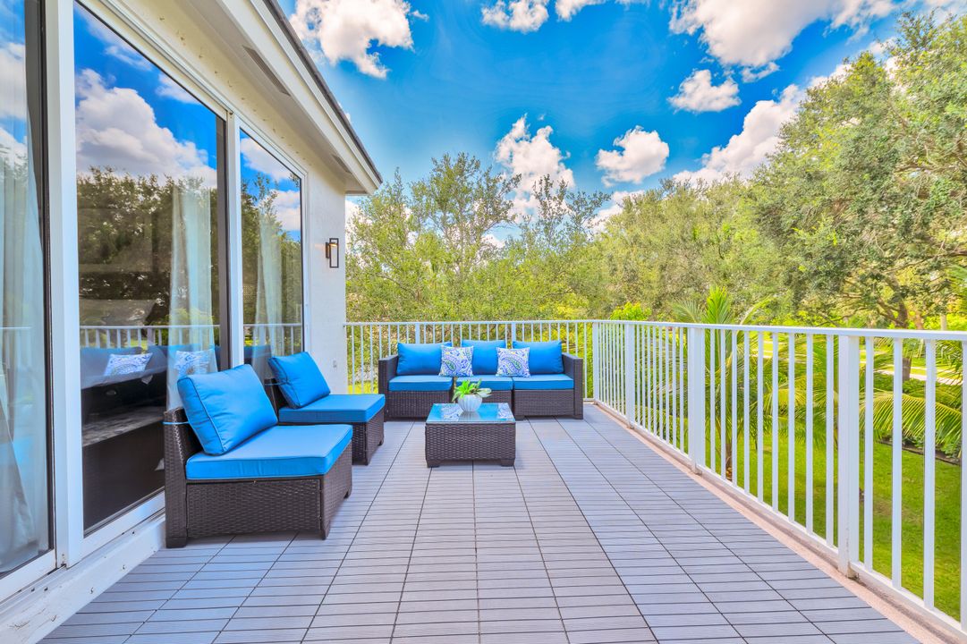 出租: $14,500 (5 贝兹, 3 浴室, 3375 平方英尺)