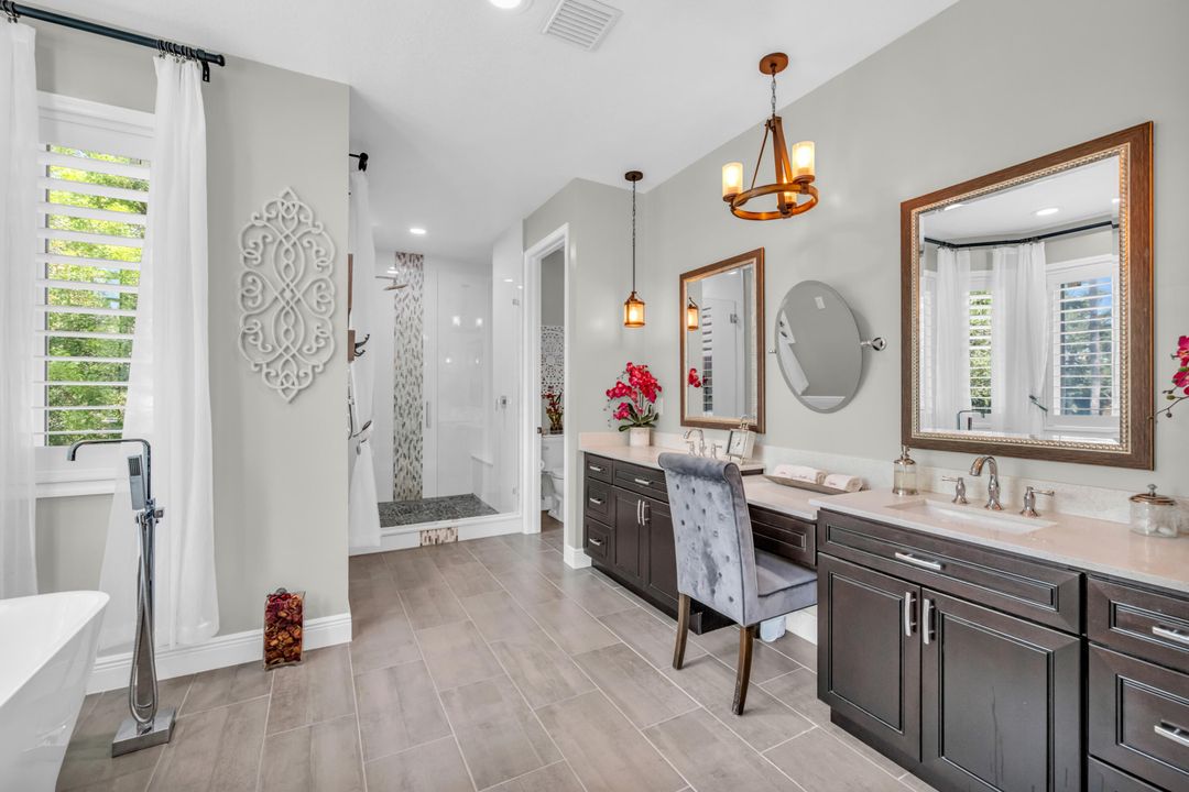 出租: $14,500 (5 贝兹, 3 浴室, 3375 平方英尺)