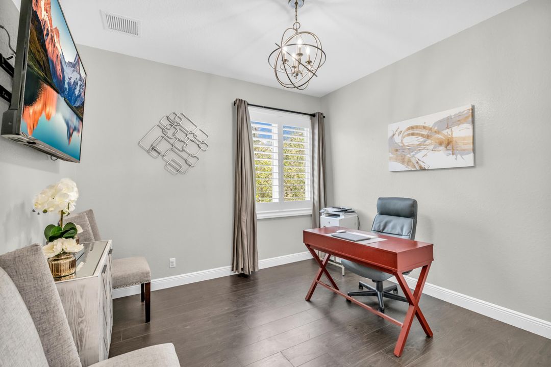 出租: $14,500 (5 贝兹, 3 浴室, 3375 平方英尺)