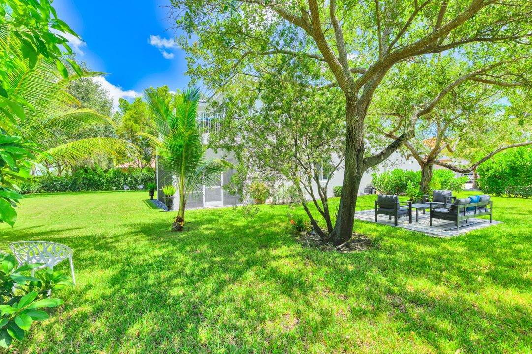 出租: $14,500 (5 贝兹, 3 浴室, 3375 平方英尺)