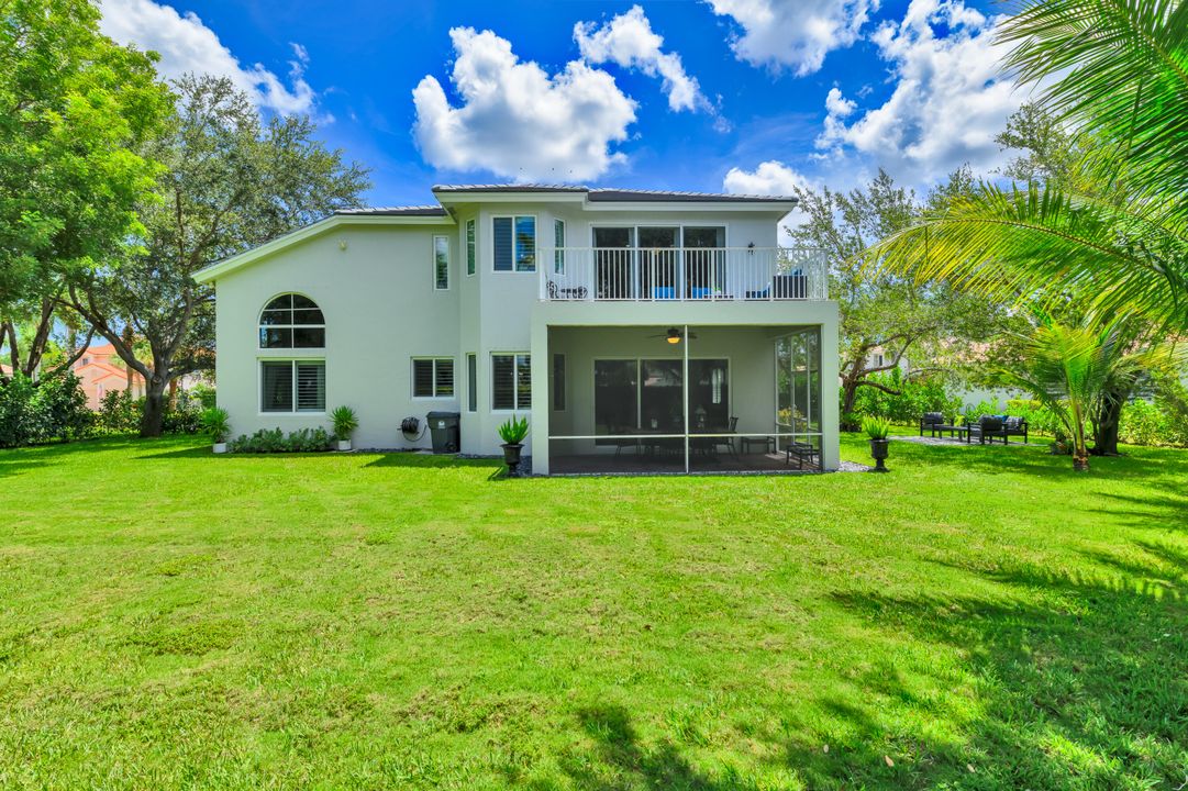 出租: $14,500 (5 贝兹, 3 浴室, 3375 平方英尺)