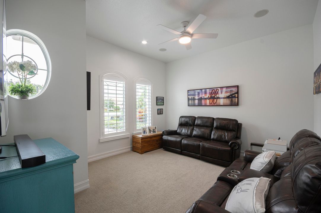 Под контрактом: $1,950,000 (4 спален, 3 ванн, 2792 Квадратных фут)