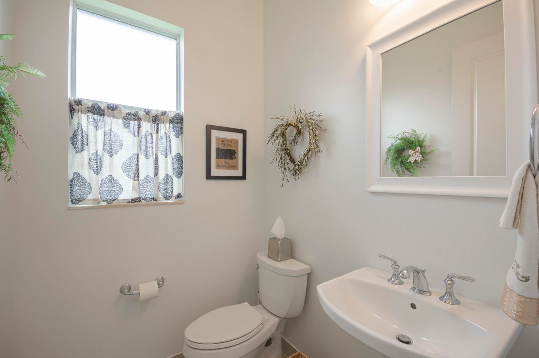 Под контрактом: $1,950,000 (4 спален, 3 ванн, 2792 Квадратных фут)