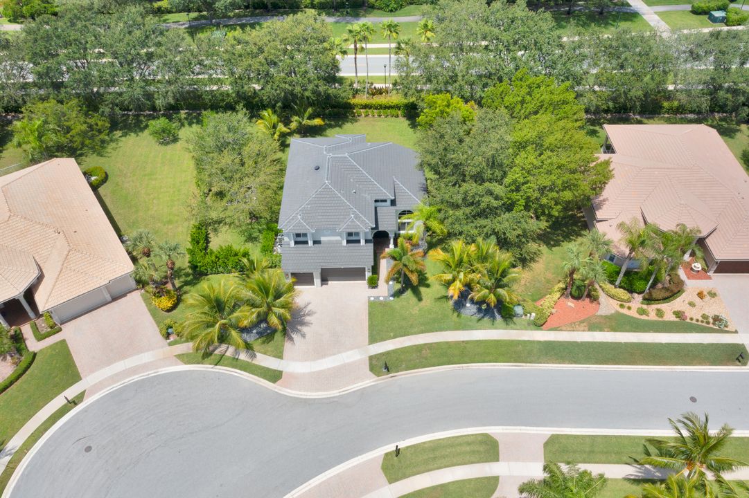 出租: $14,500 (5 贝兹, 3 浴室, 3375 平方英尺)