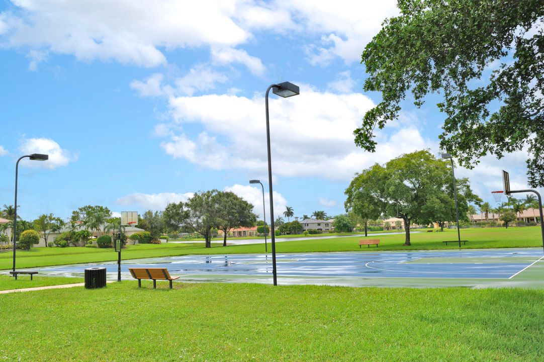 出租: $14,500 (5 贝兹, 3 浴室, 3375 平方英尺)