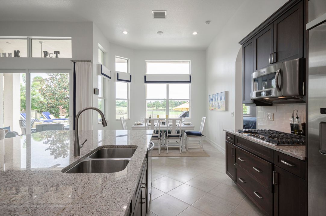 Под контрактом: $1,950,000 (4 спален, 3 ванн, 2792 Квадратных фут)