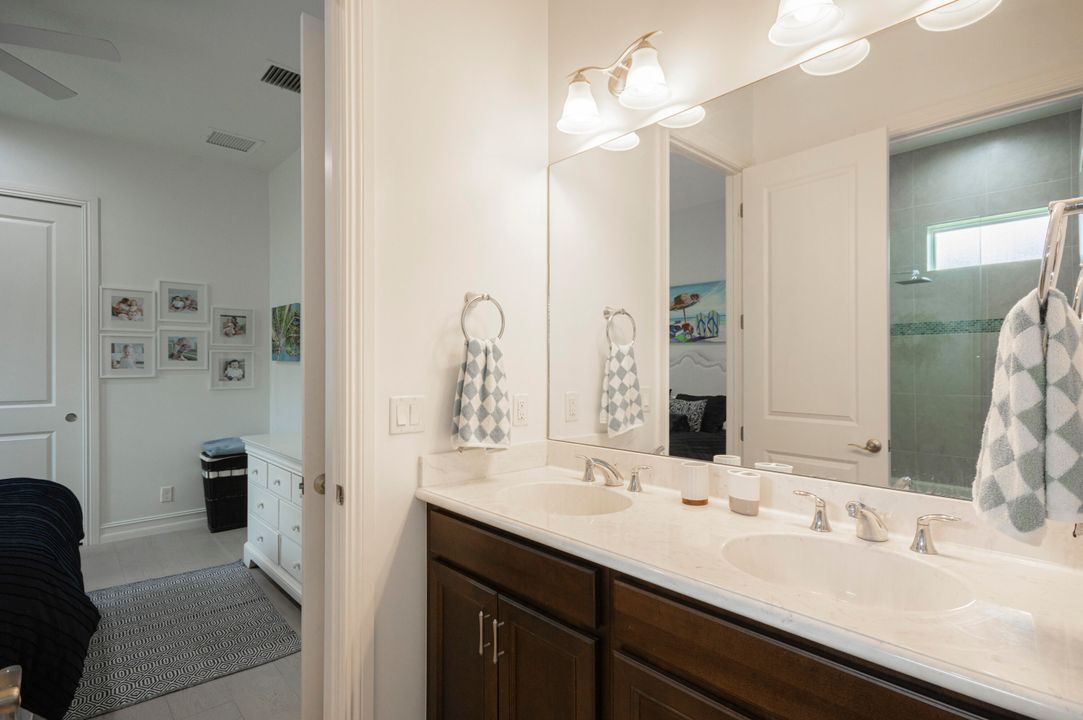 Под контрактом: $1,950,000 (4 спален, 3 ванн, 2792 Квадратных фут)