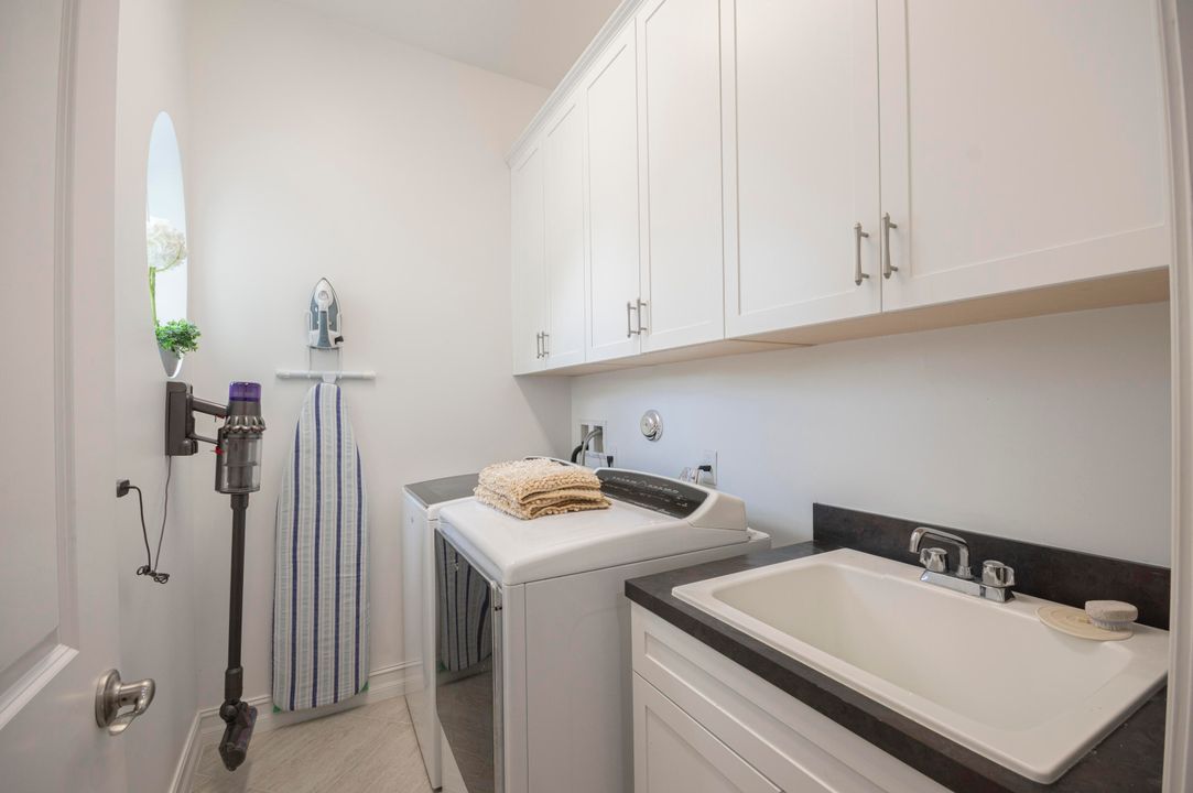 Под контрактом: $1,950,000 (4 спален, 3 ванн, 2792 Квадратных фут)