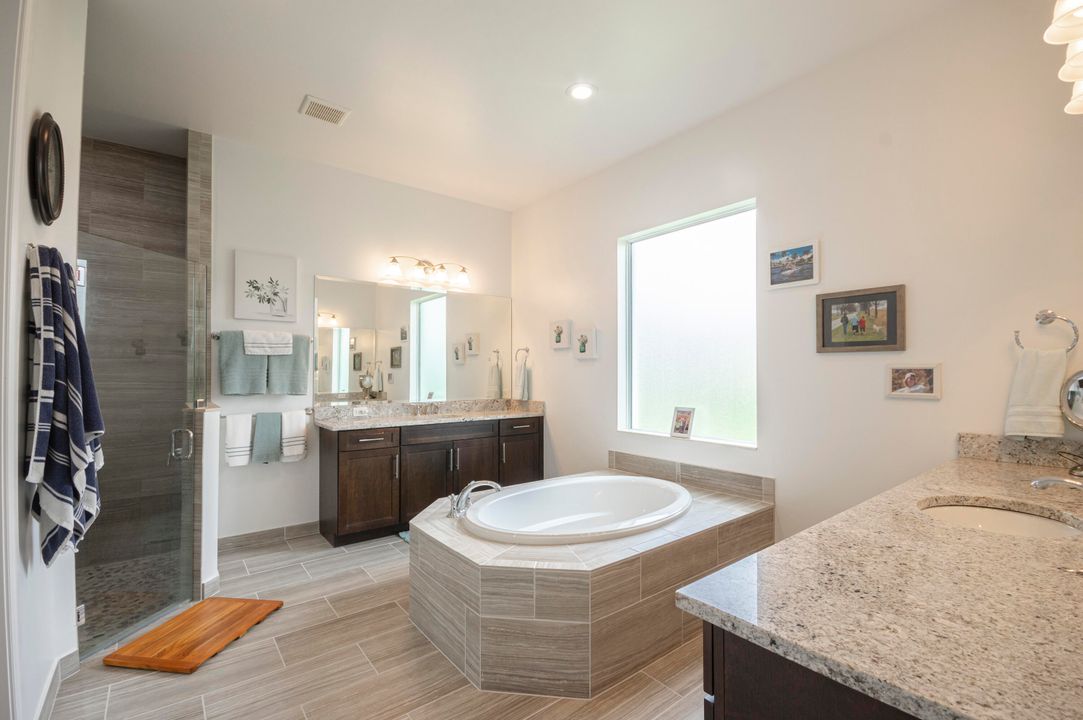 Под контрактом: $1,950,000 (4 спален, 3 ванн, 2792 Квадратных фут)