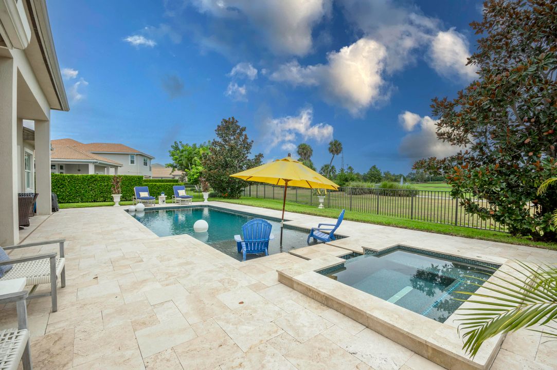 Под контрактом: $1,950,000 (4 спален, 3 ванн, 2792 Квадратных фут)