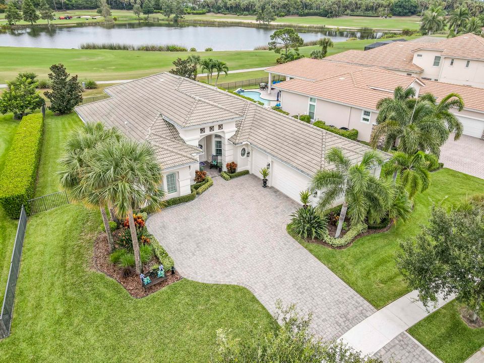 Под контрактом: $1,950,000 (4 спален, 3 ванн, 2792 Квадратных фут)