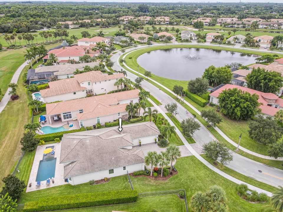 Под контрактом: $1,950,000 (4 спален, 3 ванн, 2792 Квадратных фут)