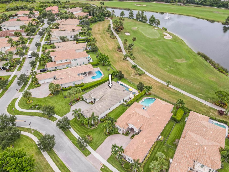 Под контрактом: $1,950,000 (4 спален, 3 ванн, 2792 Квадратных фут)