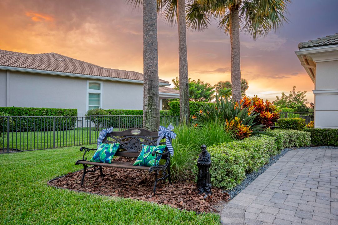 Под контрактом: $1,950,000 (4 спален, 3 ванн, 2792 Квадратных фут)