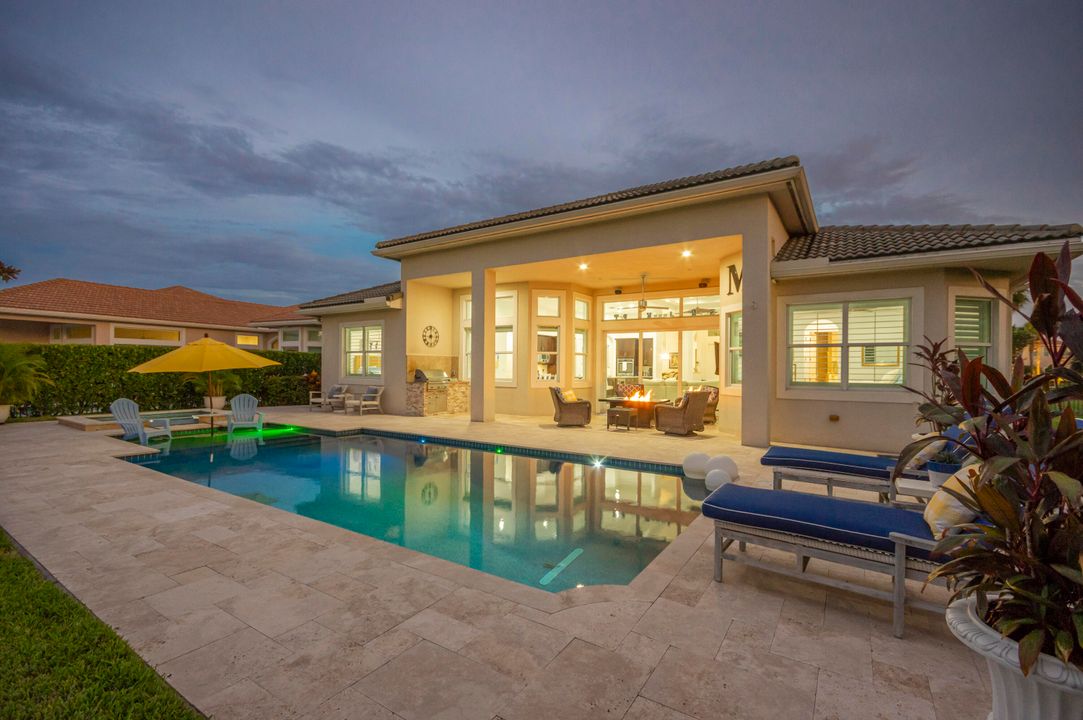 Под контрактом: $1,950,000 (4 спален, 3 ванн, 2792 Квадратных фут)