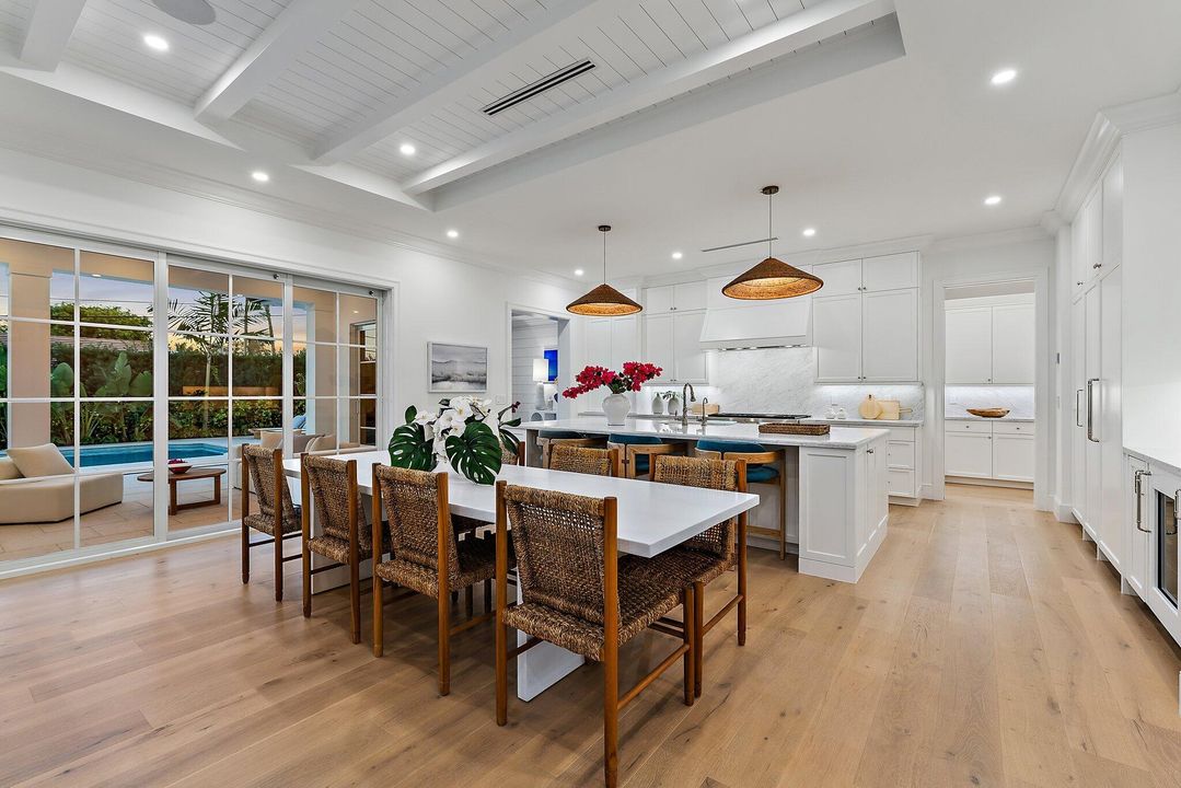 合同活跃: $4,125,000 (4 贝兹, 4 浴室, 4061 平方英尺)